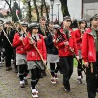 Harcerze LO Miech&oacute;w na miechowskich obchodach Święta Niepodległości