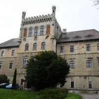 Zamek w Książu Wielkim z dziewięcioma nowymi oknami