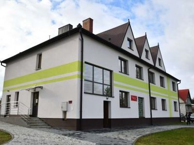 Budynek w Dziaduszycach, w którym mieści się m.in. Gminna Biblioteka Publiczna