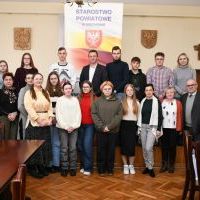 Laureaci, uczestnicy, organizatorzy konkursu ekologicznego o roli owadów zapylających