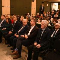 Leć kolędo w świat 2023 - włodarze samorząd&oacute;w, goście i wykonawcy w CKiS Miech&oacute;w