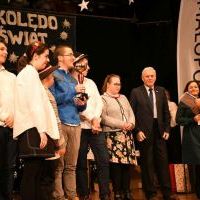 Leć kolędo w świat 2023 - puchar wręczył wójt Gminy Kozłów Jan Zbigniew Basa