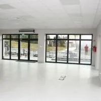 Wnętrza nowej siedziby Wydziału Komunikacji w Miechowie przed jej wyposażeniem