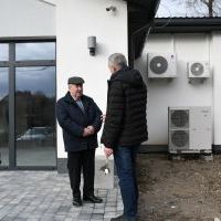 Starosta Miechowski Jacek Kobyłka na odbiorze nowej siedziby Wydziału Komunikacji w Miechowie