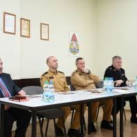 Starosta Jacek Kobyłka na naradzie rocznej w KP PSP Miech&oacute;w
