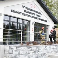Ćwiczenia ratowniczo-gaśnicze w nowym Wydziale Komunikacji w Miechowie