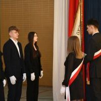 Przekazanie młodszym rocznikom uczniów sztandaru ZS Nr 1 