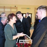 Kwiaty dla dyrekcji ZS Nr 1 oraz włodarzy Powiatu Miechowskiego