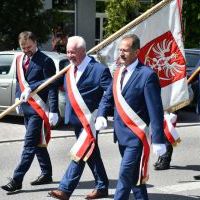 Miechowskie Święto Uchwalenia Konstytucji 3 Maja - poczet sztandarowy Powiatu Miechowskiego na Rynku