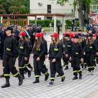 Powiatowy Dzień Strażaka - przemarsz młodzież&oacute;wek w Parku w Miechowie