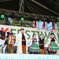 Stanisław Budzeń z drużyną - pretendent do tytułu Chłopa Roku 2024