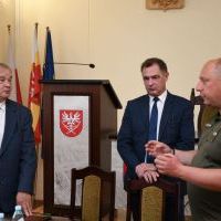 Wojewoda Małopolski Krzysztof Jan Klęczar ze starostami Powiatu Miechowskiego - Krzysztofem Świerczkiem i Jerzym Pułką