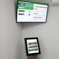 Elektroniczny system kolejkowy w punkcie paszportowym w Miechowie