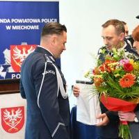 Zastępca komendanta KPP Miech&oacute;w wita nowego szefa jednostki - insp. Jacka Cholewę