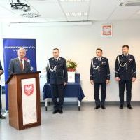  Starosta Krzysztof Świerczek żegna dotychczasowego i wita nowego komendanta KPP Miechów