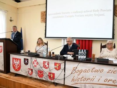 Starosta Krzysztof Świerczek składa sprawozdanie z działalności międzysesyjnej