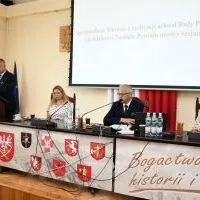 Starosta Krzysztof Świerczek składa sprawozdanie z działalności międzysesyjnej
