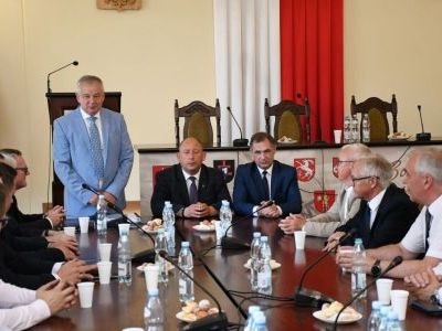 Starosta Krzysztof Świerczek wita Wojewodę Małopolski - Krzysztofa Jana Klęczara