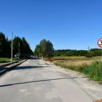 Remontowana droga nr 1239K Jaksice-Kamieńczyce-Komor&oacute;w.