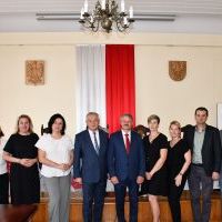 1 sierpnia przedstawiciele gminnych ośrodk&oacute;w kultury wchodzących w skład Powiatu Miechowskiego roboczo spotkali się w celach organizacyjnych Dożynek Powiatowych.