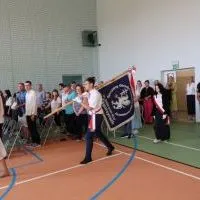 Rozpoczęcie roku w Specjalnym Ośrodku Szkolno-Wychowawczym w Zagorzycach - poch&oacute;d sztandarowy