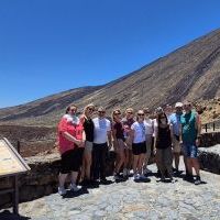 Zdjęcie grupowe przed wulkanem Teide