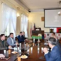 Spotkanie starost&oacute;w z burmistrzami i w&oacute;jtami - dyskusja w sprawie wsp&oacute;łpracy samorząd&oacute;w