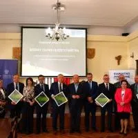 Podpisanie umowy - zdjęcie grupowe
