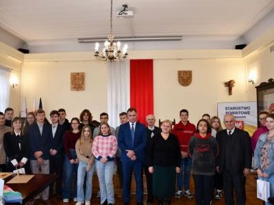 Konkurs pszczelarski - zdjęcie grupowe nagrodzonych