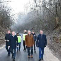 W ramach rob&oacute;t budowlanych wykonano na odcinku dł. 1,700 km nową nawierzchnię jezdni