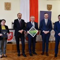 Podpisanie umów w ramach RFRD - zdjęcie grupowe