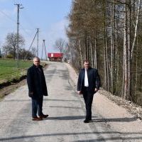 Remontowana droga powiatowa w Strzeżowie Pierwszym