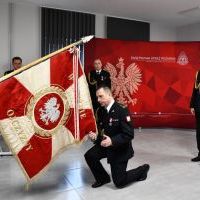 Nowy Komendant oddaje hołd sztandarowi