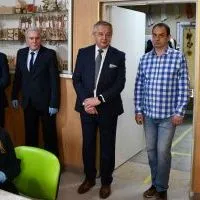Powitanie przybyłych Pań na warsztaty. Od lewej: Wiceprezes MIR Marek Boligłowa, W&oacute;jt Gminy Kozł&oacute;w Jan Zbigniew Basa, Starosta Miechowski Krzysztof Świerczek, Tomasz Wlazło