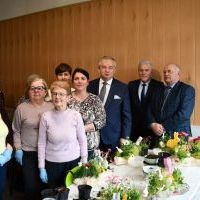 Panie z Kół Gospodyń Wiejskich ze Starostą Miechowskim, Wójtem Gminy Kozłów i Wiceprerzesem MIR