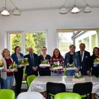 Panie z Kół Gospodyń Wiejskich ze Starostą Miechowskim, Wójtem Gminy Kozłów i Wiceprerzesem MIR