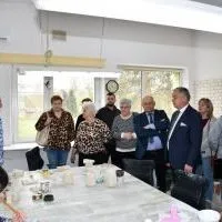 Panie z K&oacute;ł Gospodyń Wiejskich w pracowni gipsowej