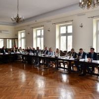 Uczestnicy Konserencji dotyczącej bieżącej sytuacji w rolnictwie z uwzględnieniem specyfiki Powiatu Miechowskiego.