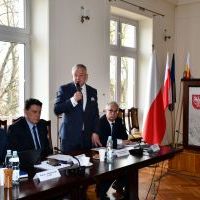 Starostwa Miechowski Krzysztof Świerczek wita przybyłych gości na Konserencję dotyczącej bieżącej sytuacji w rolnictwie z uwzględnieniem specyfiki Powiatu Miechowskiego.