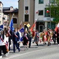 Przemarsz przed Pomnik z Orłem