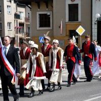 Przemarsz przed Pomnik z Orłem