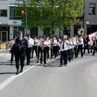 Przemarsz przed Pomnik z Orłem