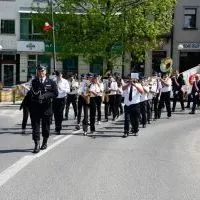Przemarsz przed Pomnik z Orłem