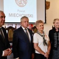 Była Dyrektor Biblioteki i Ośrodka Animacji Kultury im. ks. doktora Jana Piekoszewskiego w Gołczy odznaczona