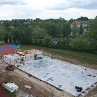 Budowa boiska wielofunkcyjnego - widok z drona