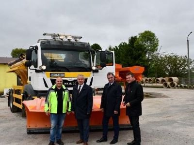 Nowy samochód specjalny dla Zarządu Dróg Powiatowych