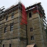 /Trwają prace remontowe w Pałacu Mirów w Książu Wielkim