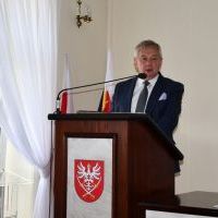 Starosta Miechowski Krzysztof Świerczek przemawia podczas Sesji Rady Powiatu