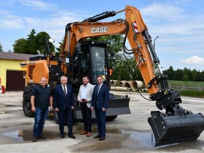 Nowa koparka dla Zarządu Dróg Powiatowych