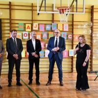 Dyrektor LO w Miechowie Krzysztof Gajos, Wicestarosta Miechowski Jarzy Pułka,Przedstawiciel AGH w Krakowie prof. dr hab. inż. Marcin Baszyński, Dyrektor Działu Badań i Rozwoju dla System&oacute;w Napędowych Korporacyjnego Centrum Technologicznego ABB w Krakowie 